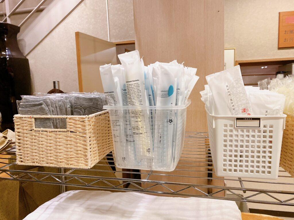富士レークホテル　浴室前の備品が置いてある場所を撮影した写真
