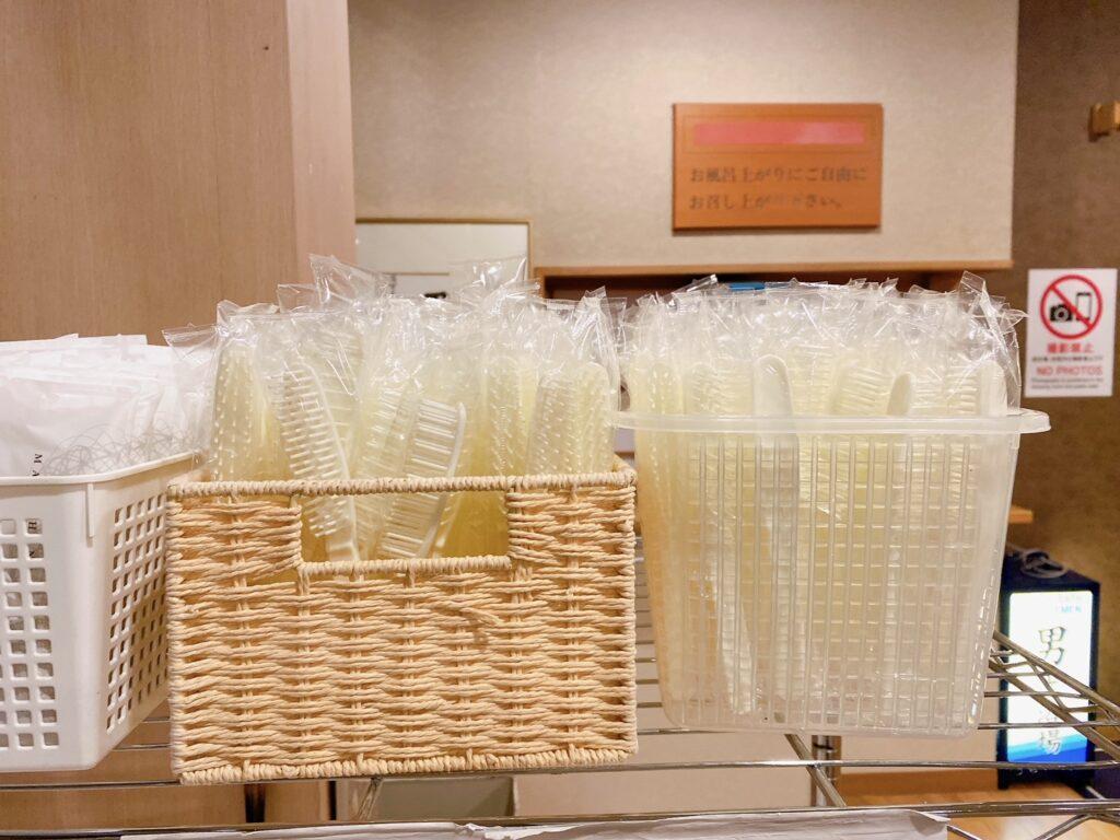 富士レークホテル　浴室前のアメニティが置いてある場所を撮影した写真2