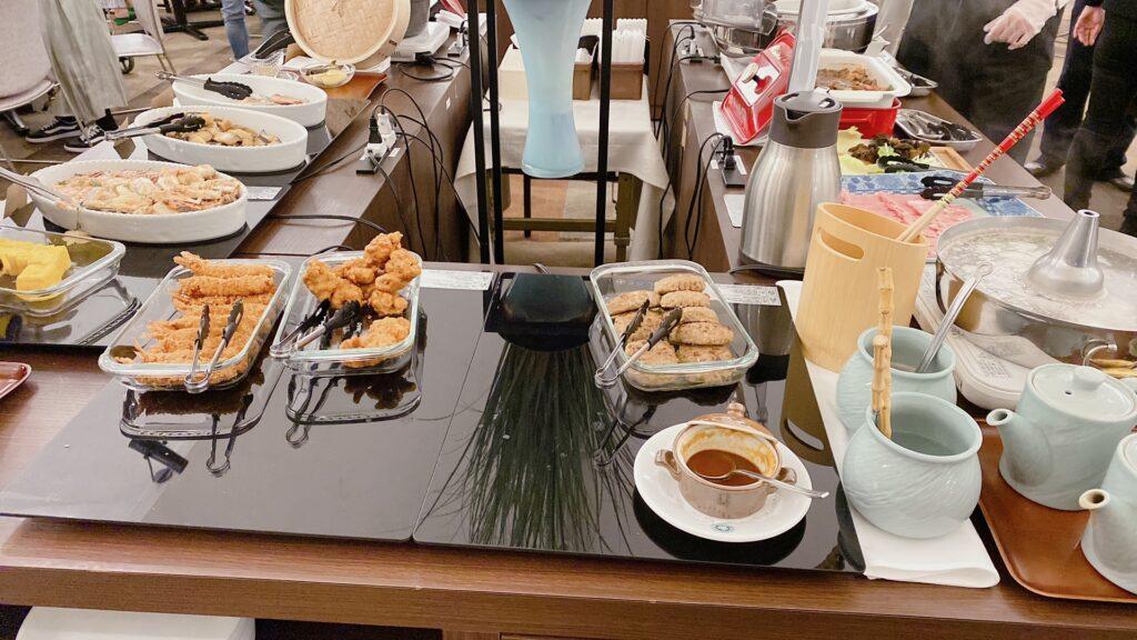 富士レークホテル　夕食のメニューを撮影した様子