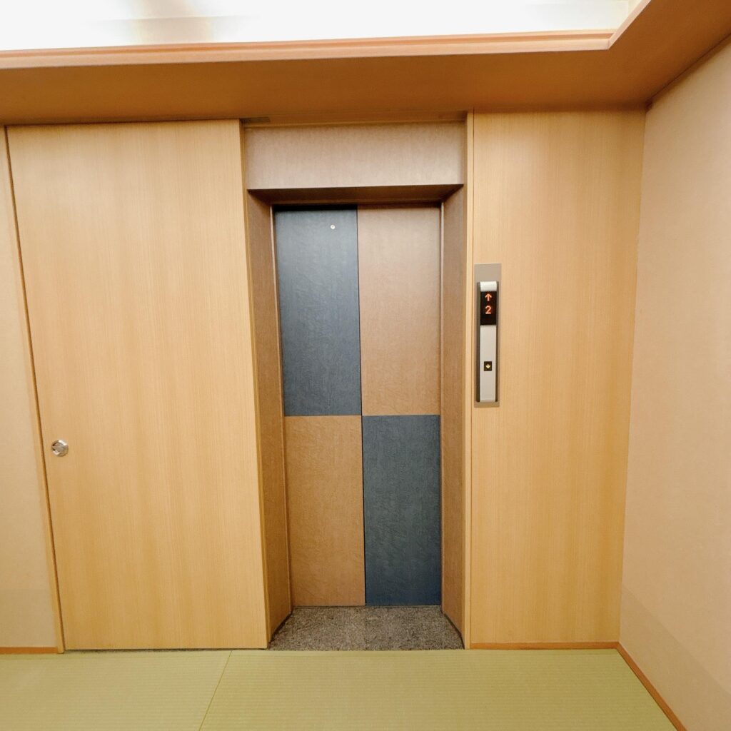 庄川温泉ゆめつづりのエレベータを撮影した画像1