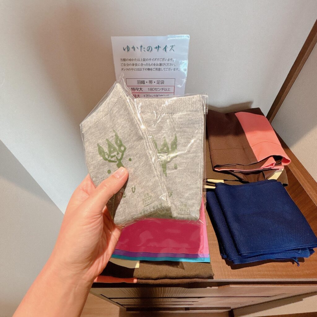 庄川温泉ゆめつづり 客室のクローゼットにある足袋を撮影した画像