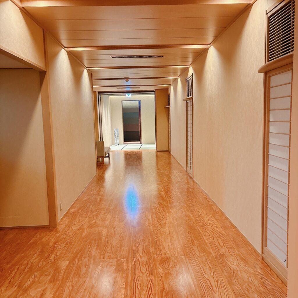 庄川温泉ゆめつづり 夕食会場へ向かう様子を撮影した画像1