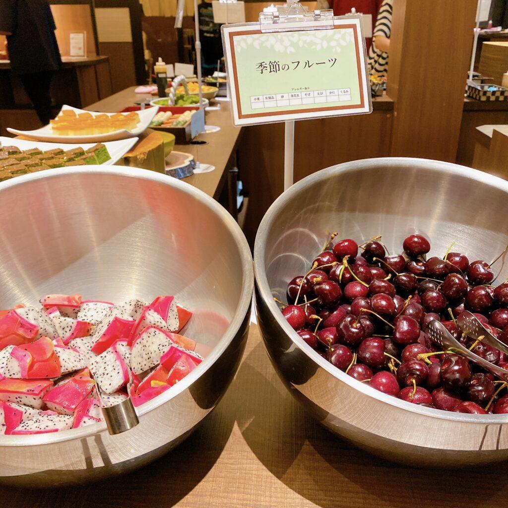 愛隣館 バイキング会場 里山ダイニング 夕食ビュッフェのメニューを撮影した画像35