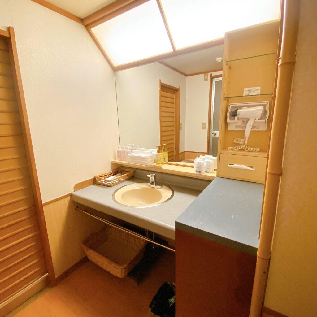 愛隣館　花かんむり14畳和室 洗面所の様子を撮影した画像2