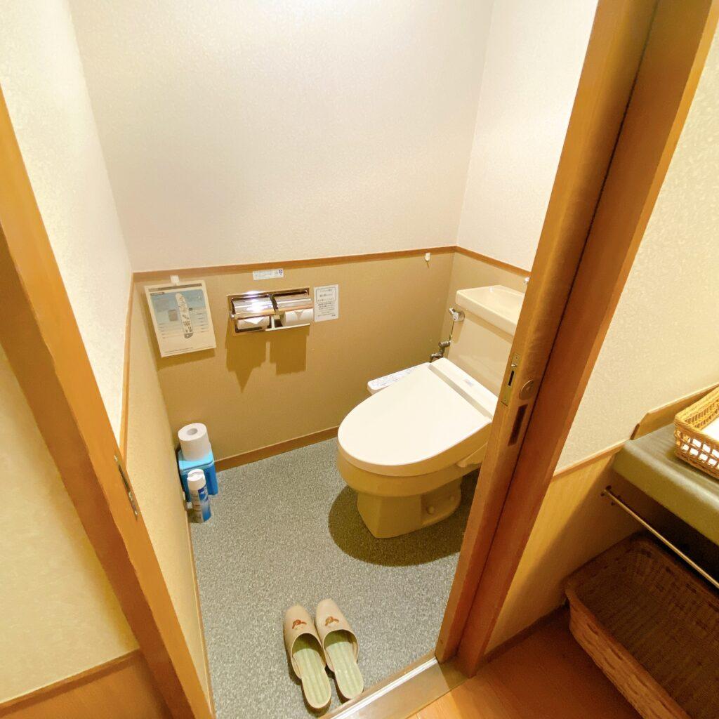 愛隣館　花かんむり14畳和室 トイレの様子を撮影した画像