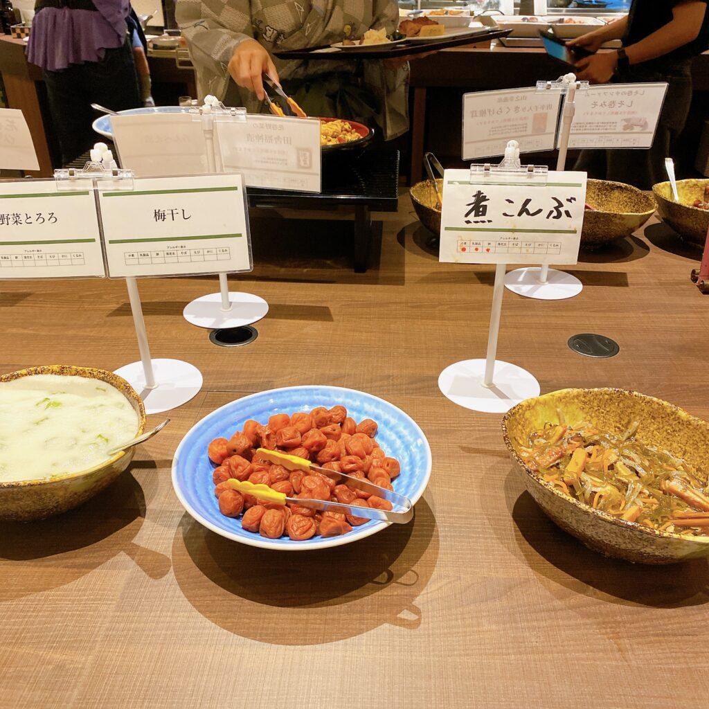 愛隣館 バイキング会場 里山ダイニング 朝食ビュッフェのメニューを撮影した画像27