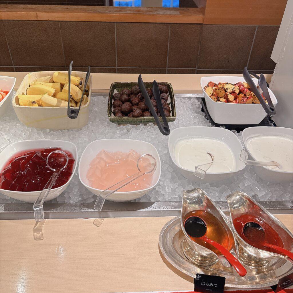 アオアヲナルトリゾート　朝食バイキング　フルーツコーナーを撮影した写真
