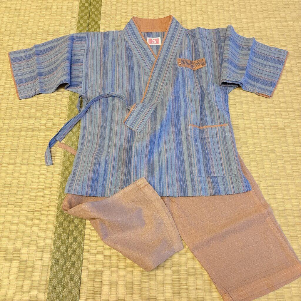 アオアヲナルトリゾート　こども用の作務衣を撮影した画像1
