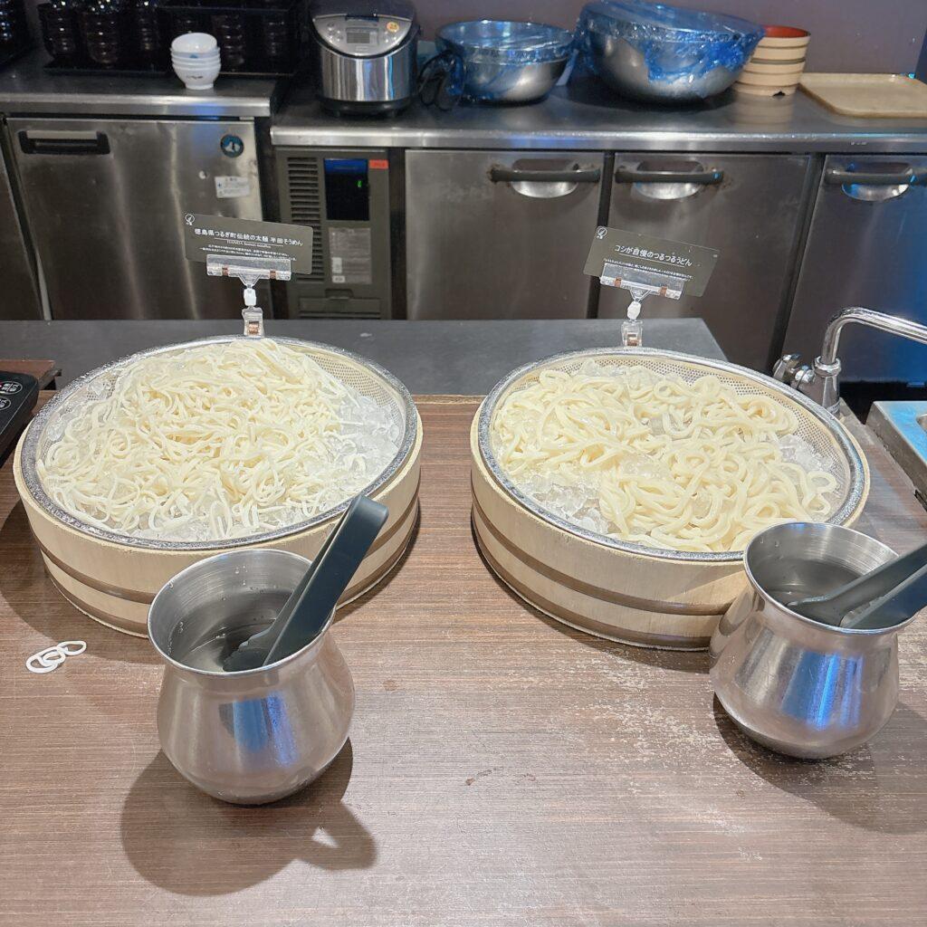 アオアヲナルトリゾート　朝食バイキング　うどんとそうめんコーナーを撮影した写真