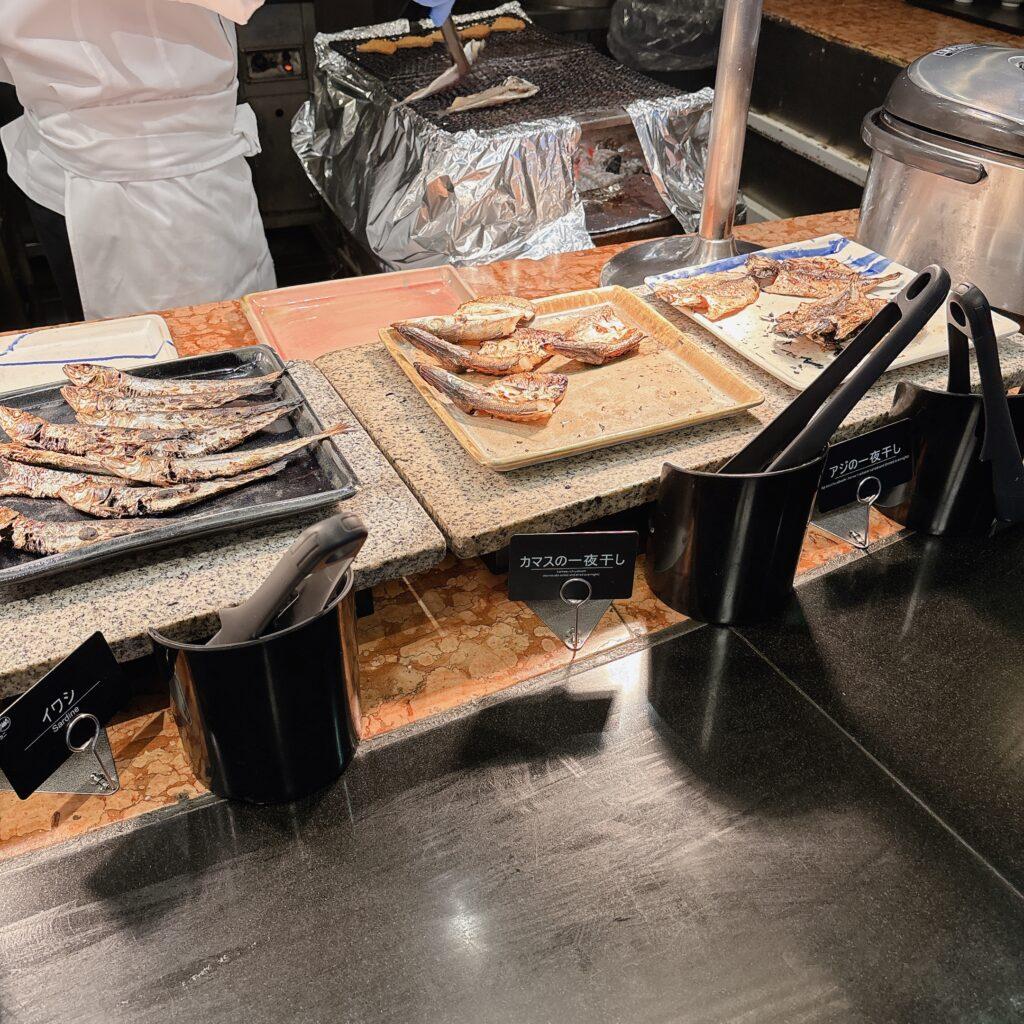 アオアヲナルトリゾート　朝食バイキング　炭火焼のお魚を撮影した写真1